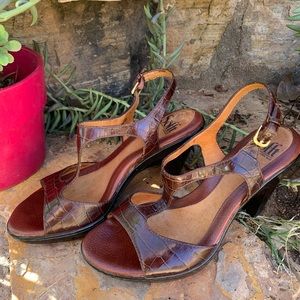 Sofft Brown Croc Print T-Strap Heels size 6